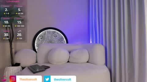 Snapshot of oliver_colt__ chatting on May 18, 9:09 pm oliver_colt__ online show from May 18, 9:09 pm
