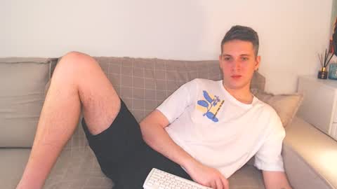 Snapshot of oliver_hort chatting on December 11, 12:12 pm Oliver online show from December 11, 12:12 pm