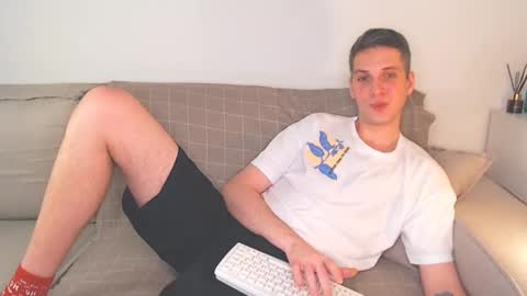 Snapshot of oliver_hort chatting on December 15, 7:21 pm Oliver online show from December 15, 7:21 pm