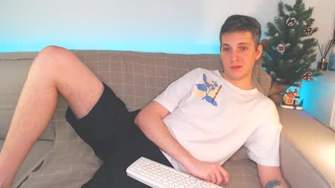 Snapshot of oliver_hort chatting on December 28, 3:48 pm Oliver online show from December 28, 3:48 pm