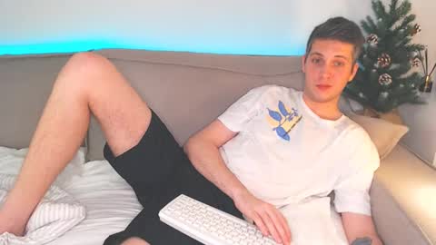 Snapshot of oliver_hort chatting on January 7, 8:52 pm Oliver online show from January 7, 8:52 pm