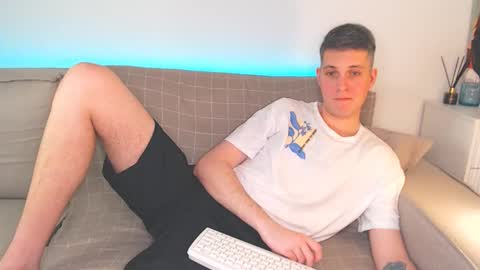 Snapshot of oliver_hort chatting on January 15, 4:00 pm Oliver online show from January 15, 4:00 pm