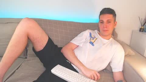 Snapshot of oliver_hort chatting on January 21, 9:15 pm Oliver online show from January 21, 9:15 pm