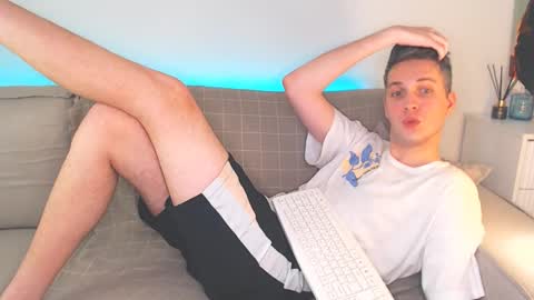 Snapshot of oliver_hort chatting on January 29, 9:28 pm Oliver online show from January 29, 9:28 pm