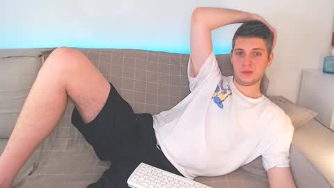 Snapshot of oliver_hort chatting on February 10, 11:36 am Oliver online show from February 10, 11:36 am