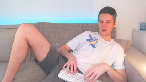 Snapshot of oliver_hort chatting on February 17, 11:23 am Oliver online show from February 17, 11:23 am