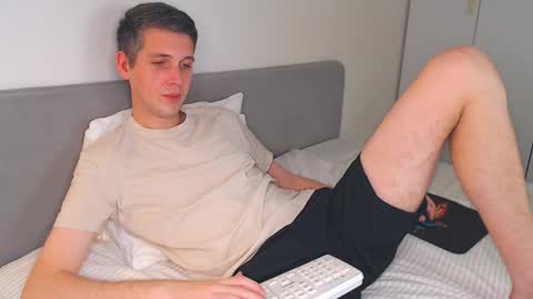 Snapshot of oliver_hort chatting on November 9, 2:37 pm Oliver online show from November 9, 2:37 pm