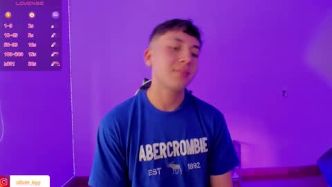 Snapshot of oliver_kyy chatting on December 19, 6:59 pm oliveeer online show from December 19, 6:59 pm