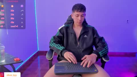 Snapshot of oliver_kyy chatting on December 22, 7:22 pm oliveeer online show from December 22, 7:22 pm