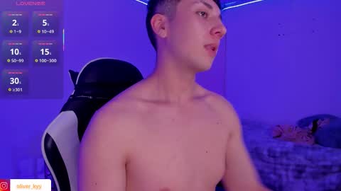 Snapshot of oliver_kyy chatting on March 14, 8:20 am oliveeer online show from March 14, 8:20 am