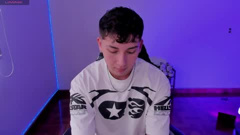 Snapshot of oliver_kyy chatting on April 11, 6:56 pm oliveeer online show from April 11, 6:56 pm