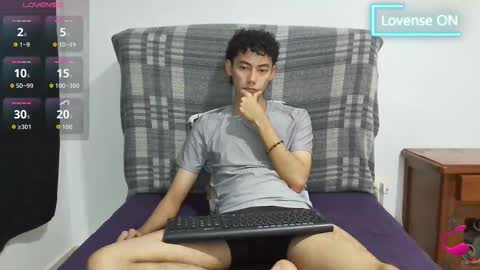 Snapshot of oliver_rayman chatting on November 16, 2:06 am Oliver Rayman online show from November 16, 2:06 am