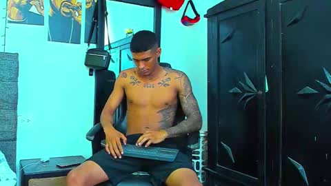 oliver_smith_2 online show from November 25, 7:58 pm