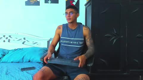 Snapshot of oliver_smith_2 chatting on May 29, 1:42 pm oliver_smith_2 online show from May 29, 1:42 pm