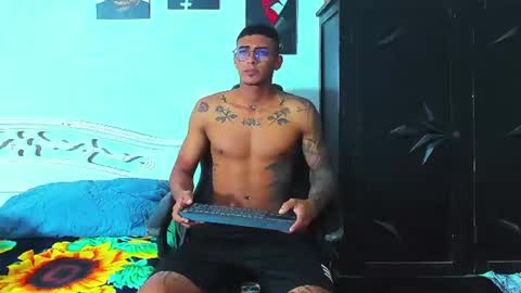 Snapshot of oliver_smith_2 chatting on June 20, 2:20 pm oliver_smith_2 online show from June 20, 2:20 pm