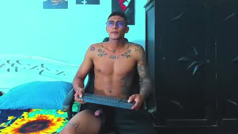 Snapshot of oliver_smith_2 chatting on June 25, 7:18 pm oliver_smith_2 online show from June 25, 7:18 pm