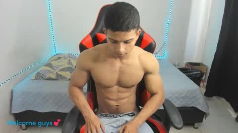 Snapshot of oliver_thompsson chatting on December 1, 6:35 pm oliver thompsson online show from December 1, 6:35 pm