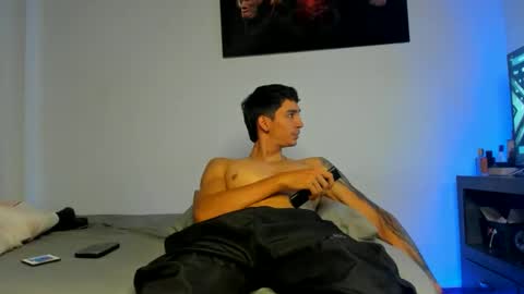 Oliver bennet online show from October 19, 8:20 pm