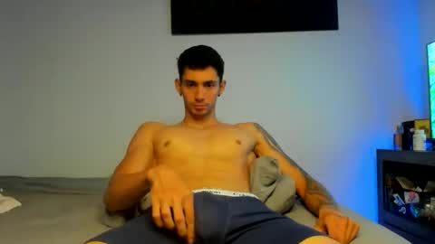 Oliver bennet online show from October 23, 8:07 pm