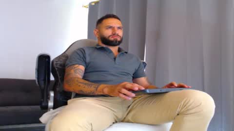 oliver online show from November 20, 12:27 pm