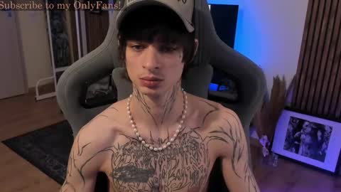 Snapshot of oliverrgroove chatting on December 19, 3:41 pm oliverrgroove online show from December 19, 3:41 pm