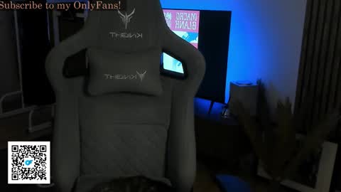 Snapshot of oliverrgroove chatting on January 12, 3:39 pm oliverrgroove online show from January 12, 3:39 pm