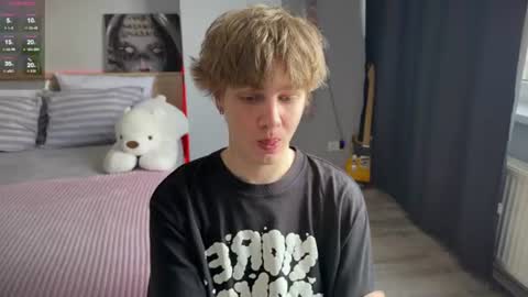 Snapshot of olivertasty chatting on June 19, 1:37 pm oliver online show from June 19, 1:37 pm
