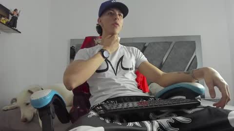 oliverthompson_01 online show from February 7, 3:34 am