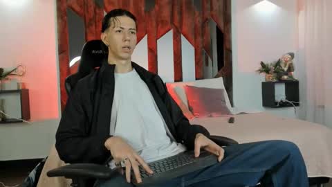 oliverthompson_01 online show from September 10, 3:06 am