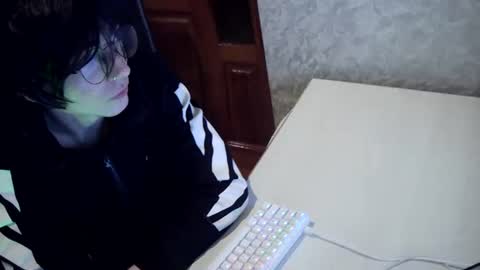 oliverrrtwink online show from March 11, 5:19 pm