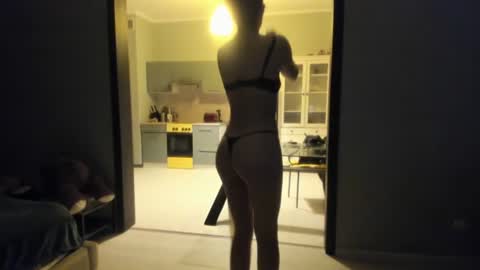 Snapshot of olivia__dream chatting on June 21, 10:23 pm olivia__dream online show from June 21, 10:23 pm