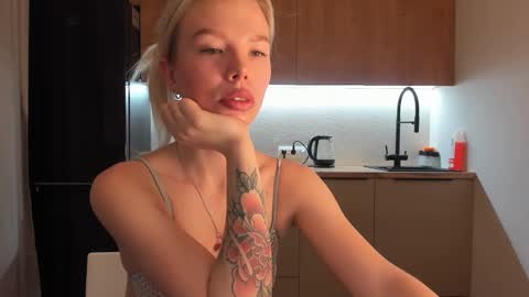 Snapshot of olivia_bells chatting on January 5, 9:47 pm Olivia 3 online show from January 5, 9:47 pm