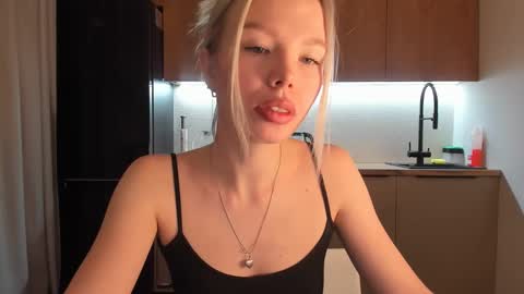 Snapshot of olivia_bells chatting on January 22, 9:43 pm Olivia 3 online show from January 22, 9:43 pm