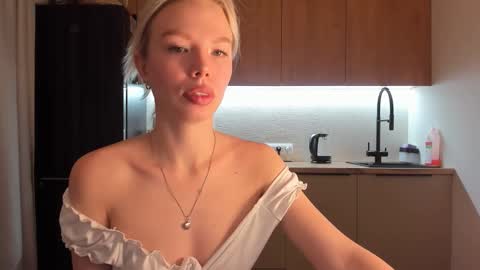 Snapshot of olivia_bells chatting on February 11, 7:59 pm Olivia 3 online show from February 11, 7:59 pm