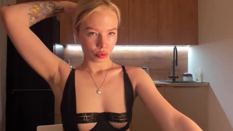 Snapshot of olivia_bells chatting on March 12, 9:35 pm Olivia 3 online show from March 12, 9:35 pm