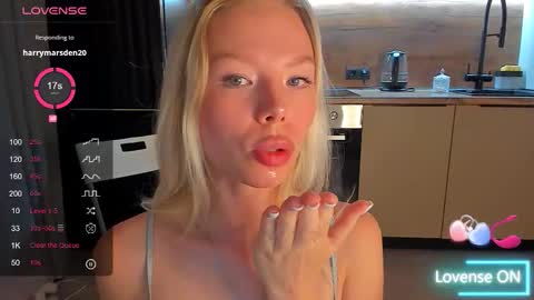 Snapshot of olivia_bells chatting on September 25, 9:18 pm Olivia 3 online show from September 25, 9:18 pm
