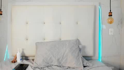 Snapshot of olivia_bunny52 chatting on November 21, 9:13 pm olivia online show from November 21, 9:13 pm