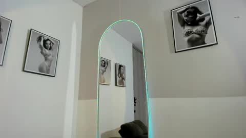 Olivia Collins online show from June 3, 2:33 pm