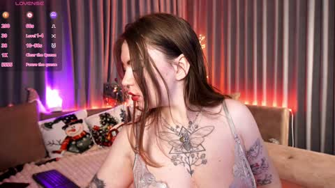 Snapshot of olivia_devis chatting on January 13, 11:08 am SaraConor online show from January 13, 11:08 am