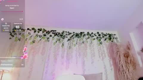 olivia_dluxe online show from February 3, 2:53 am