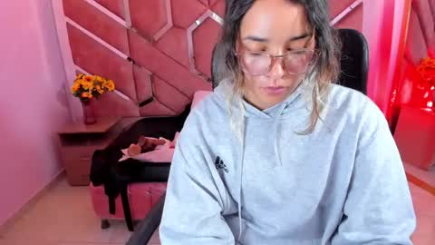 Snapshot of olivia_fox69 chatting on June 13, 4:32 am OLIVIA online show from June 13, 4:32 am