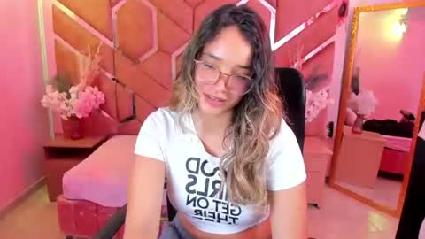 Snapshot of olivia_fox69 chatting on July 24, 4:43 am OLIVIA online show from July 24, 4:43 am