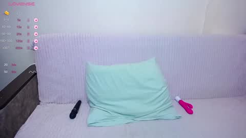 olivia_graceee online show from December 3, 7:10 am