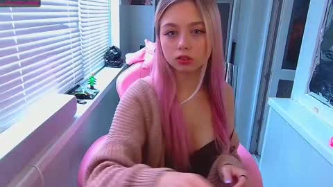 Olivia online show from December 2, 7:47 am