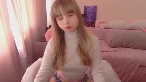 Snapshot of olivia_grr chatting on June 3, 10:51 am Olivia online show from June 3, 10:51 am