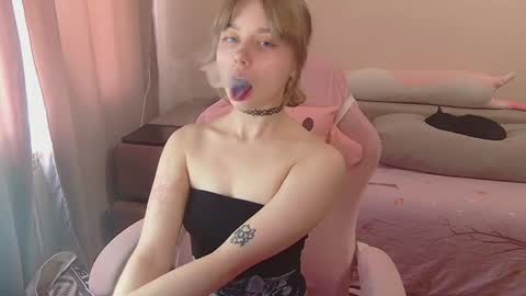 Snapshot of olivia_grr chatting on July 6, 3:03 pm Olivia online show from July 6, 3:03 pm