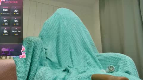 Snapshot of olivia_k_ chatting on December 2, 12:27 am Olivia Hi guys Follow me online show from December 2, 12:27 am