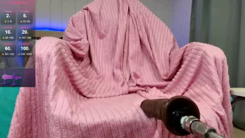 Snapshot of olivia_k_ chatting on May 18, 11:21 pm Olivia Hi guys Follow me online show from May 18, 11:21 pm
