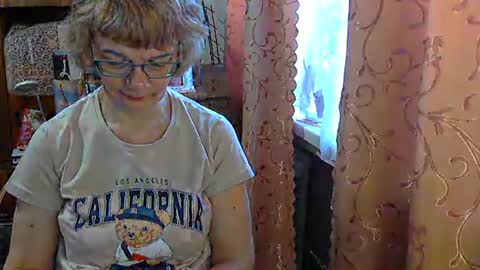Olivia Mia online show from March 23, 7:01 am