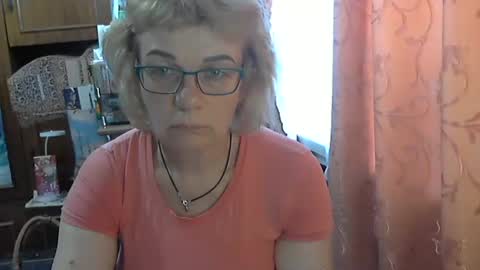 Olivia Mia online show from June 6, 10:09 am